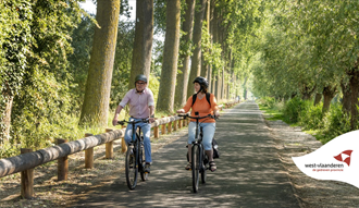 foto: Twee fietsers langs de Damse Vaart